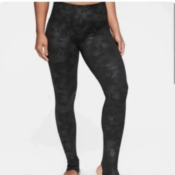 Athleta Pants - Athleta Midnight Garden Stirrup Powervita Leggings